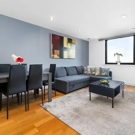 Modern Paddington Station 2 Bedroom Apartment